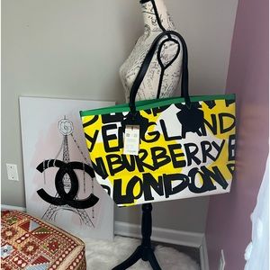 BURBERRY REVERSIBLE TOTE XL